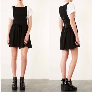 ✨Host pick✨ Black Wonder Pinafore Dress | Topshop | Size US 4